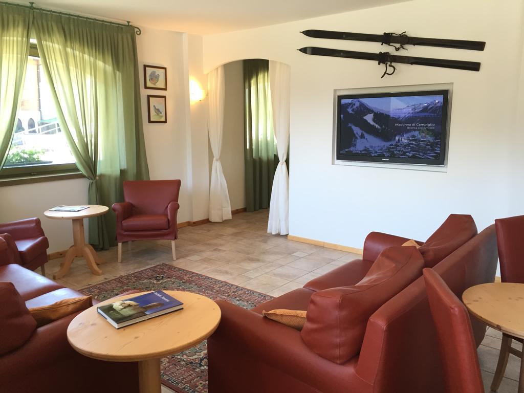 Rta Torre Del Brenta Aparthotel Мадона ди Кампильо Екстериор снимка